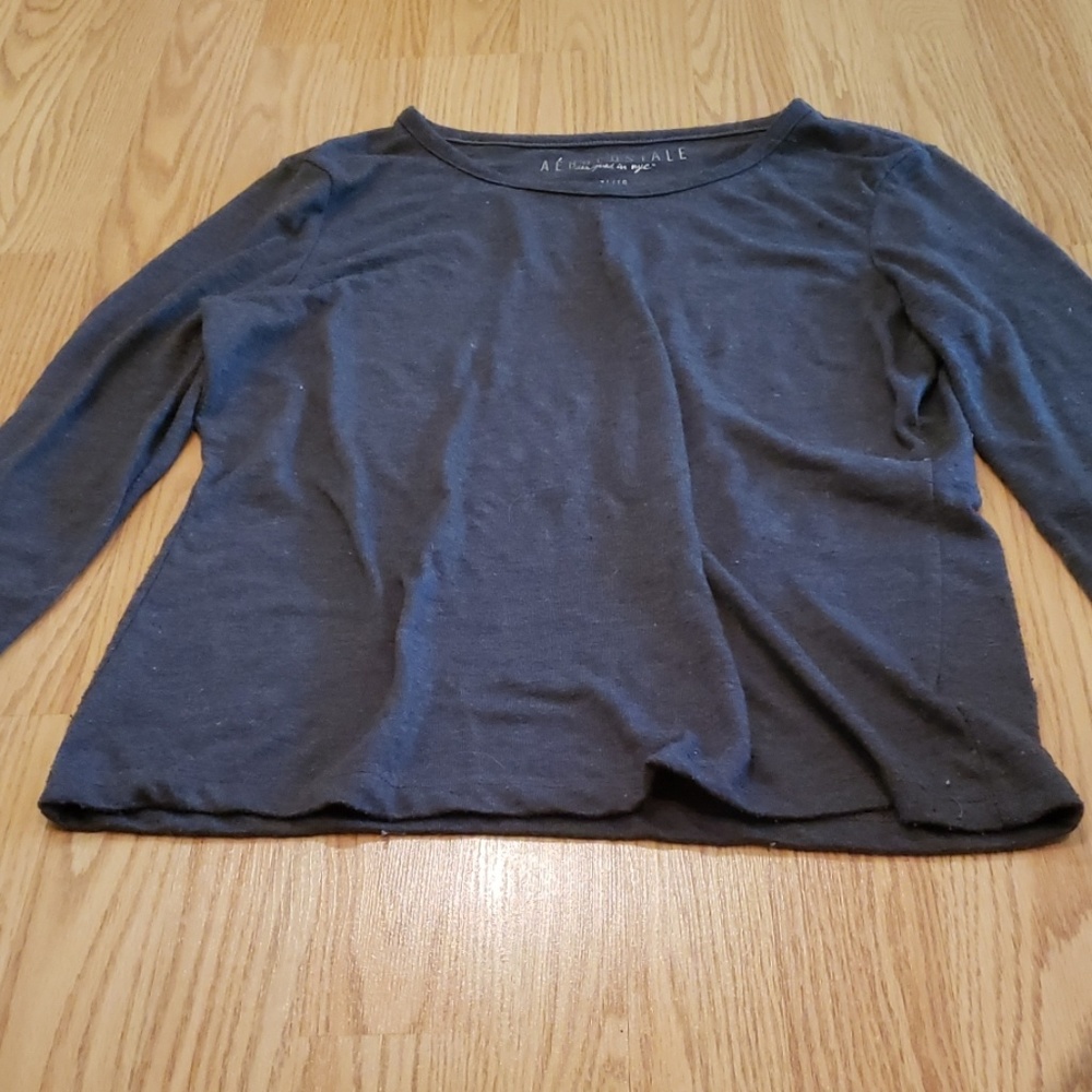 Gray long sleeve shirt